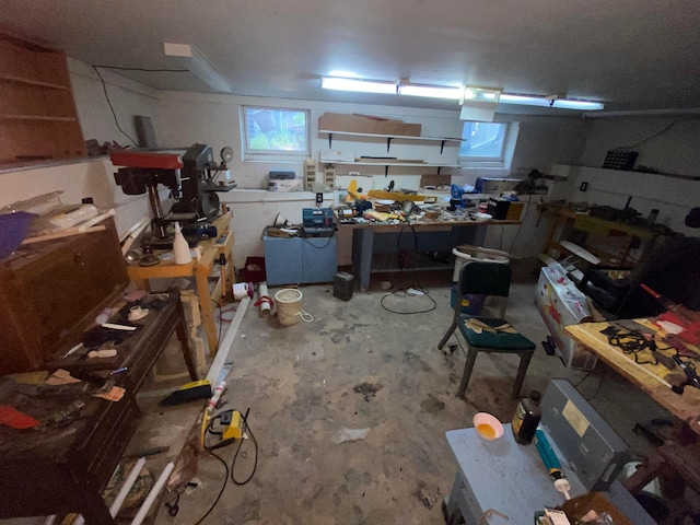271 S Warren Ave, Columbus, OH 43204 - basement featuring a workshop area