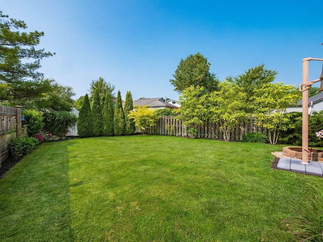 3579 Aaron Dr, Columbus, OH 43228 - view of yard