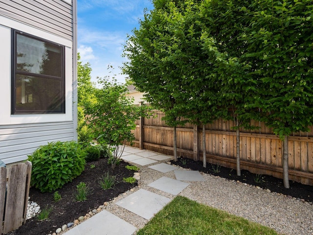 3579 Aaron Dr, Columbus, OH 43228 - view of yard