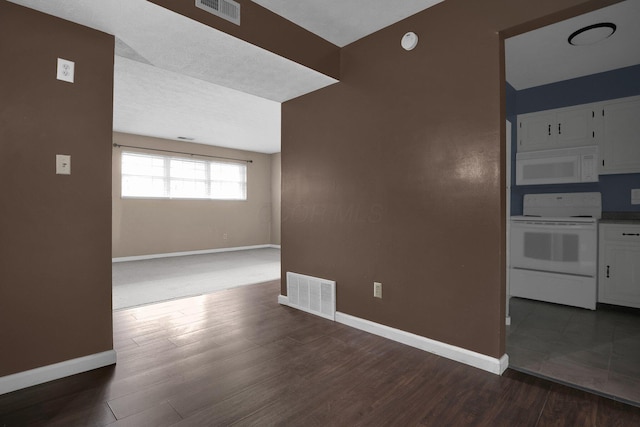 1530 Slade Ave Unit 103, Columbus, OH 43235 - spare room featuring baseboards, dark wood finished floors, and a smoke detector