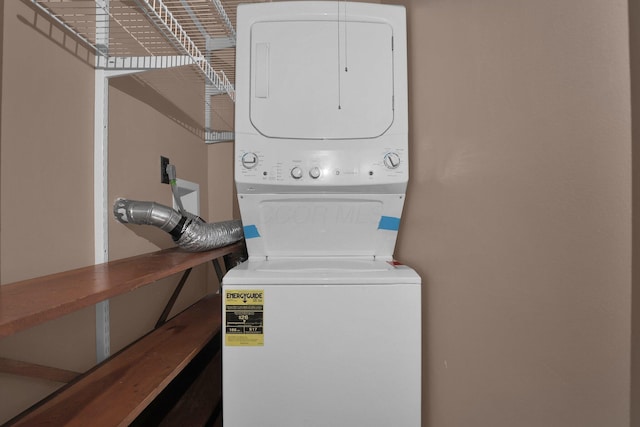 1530 Slade Ave Unit 103, Columbus, OH 43235 - washroom featuring stacked washer / drying machine