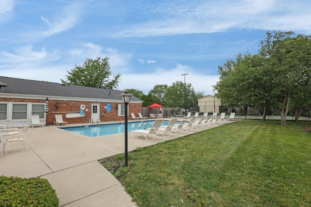 1530 Slade Ave Unit 103, Columbus, OH 43235 - community pool with a patio area