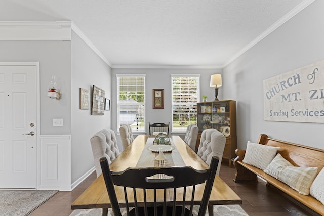 185 Saffron Dr, Sunbury, OH 43074 - dining area featuring ornamental molding, wood finished floors, and baseboards