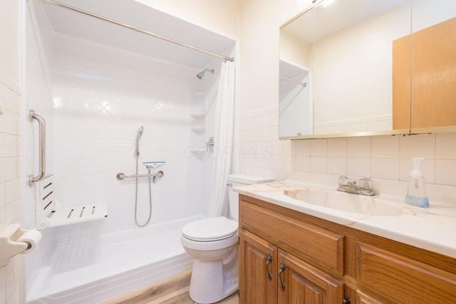 803 Wiltshire Rd, Columbus, OH 43204 - full bathroom with a shower with curtain, vanity, toilet, and decorative backsplash