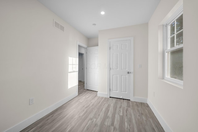887 Harbinger Cir W, Columbus, OH 43213 - unfurnished bedroom featuring wood finished floors, baseboards, and recessed lighting