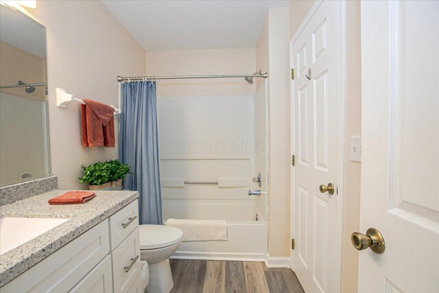 139 Preswicke Ml, Blacklick, OH 43004 - bathroom featuring wood finished floors, vanity, shower / bath combo, toilet, and baseboards