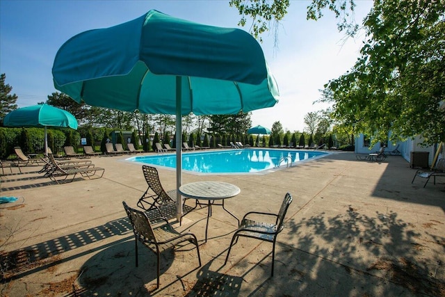 139 Preswicke Ml, Blacklick, OH 43004 - community pool featuring a patio