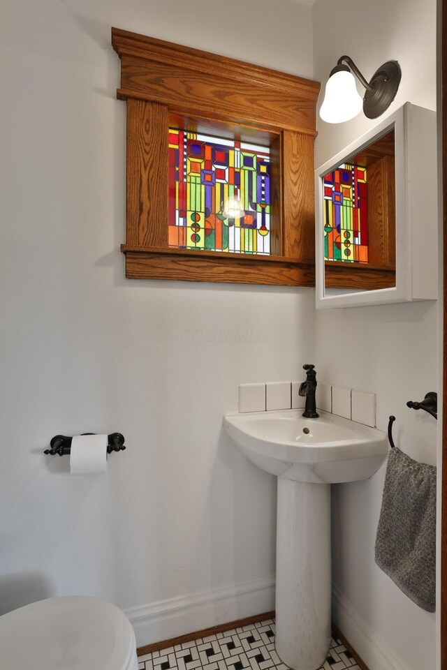 203 Winthrop Rd, Columbus, OH 43214 - half bath with baseboards and toilet
