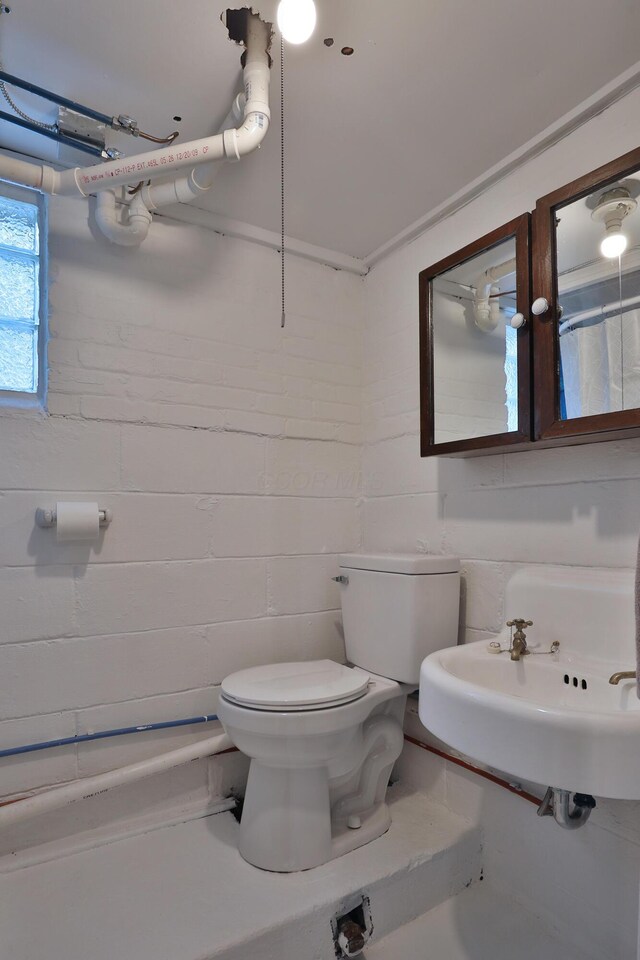 203 Winthrop Rd, Columbus, OH 43214 - bathroom featuring toilet and a sink