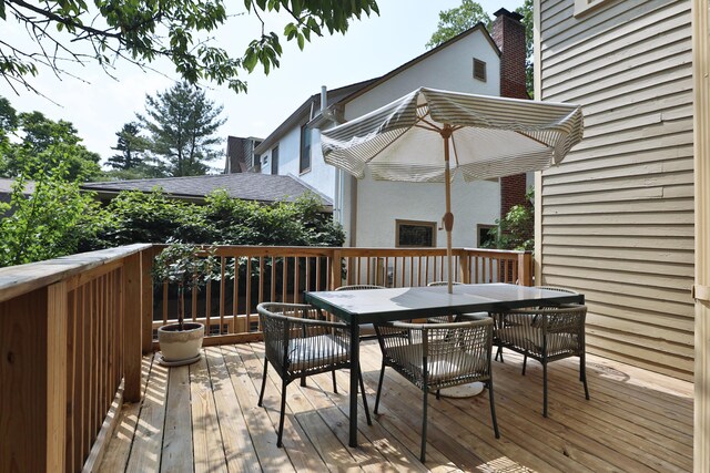 203 Winthrop Rd, Columbus, OH 43214 - wooden terrace with outdoor dining area