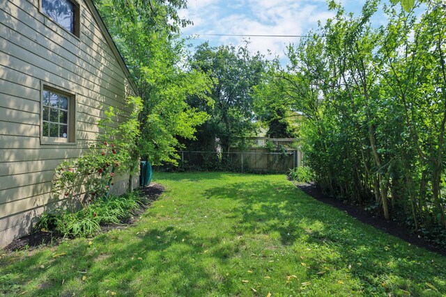 203 Winthrop Rd, Columbus, OH 43214 - view of yard
