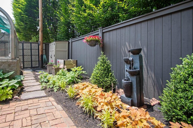 651 S 6th St, Columbus, OH 43206 - view of yard