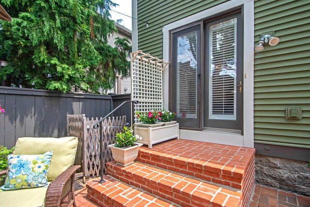651 S 6th St, Columbus, OH 43206 - view of property entrance