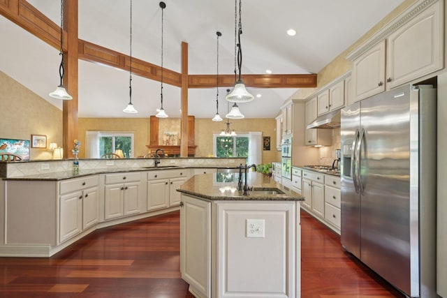 5337 Teresas Trl, Galena, OH 43021 - kitchen with appliances with stainless steel finishes, a sink, vaulted ceiling, a kitchen island with sink, and decorative backsplash