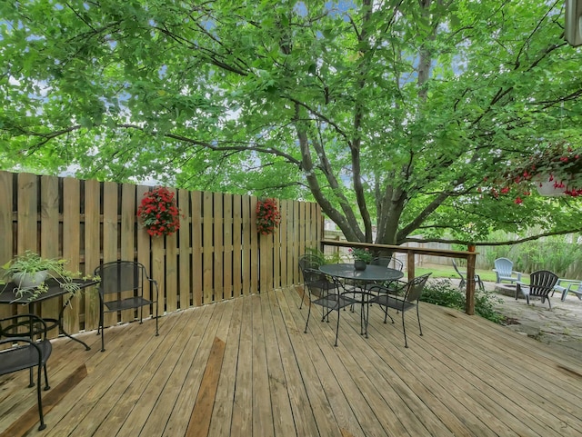 2908 Torrey Pines Dr, Pickerington, OH 43147 - deck with outdoor dining area and a fire pit