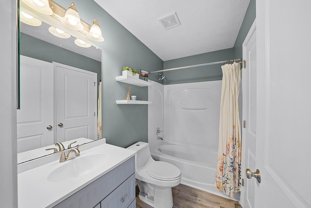 5801 Bridgehampton Dr, New Albany, OH 43054 - full bath featuring wood finished floors, vanity, and shower / bath combo with shower curtain