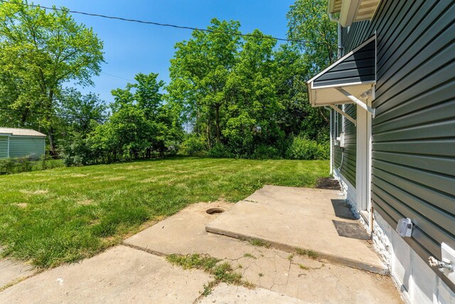 1271 Moundview Ave, Columbus, OH 43207 - view of green lawn with a patio