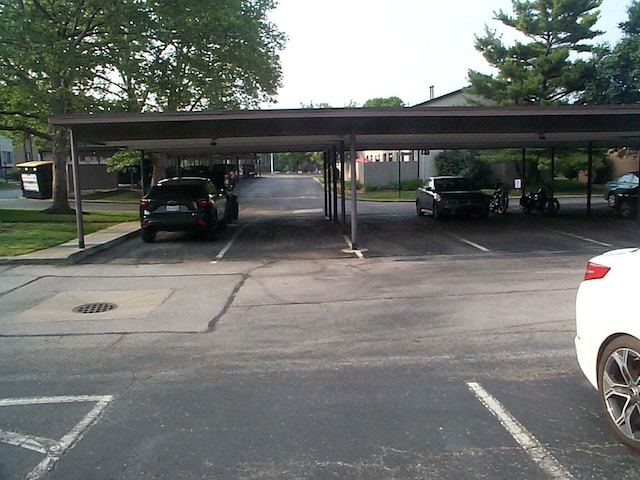 652 Olde Towne Ave Unit E, Columbus, OH 43214 - view of covered parking lot