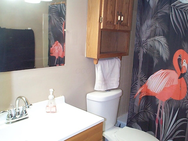 652 Olde Towne Ave Unit E, Columbus, OH 43214 - bathroom featuring vanity, toilet, and a shower with curtain