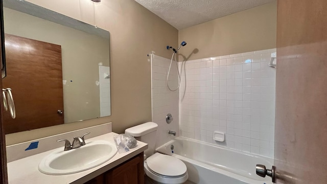 624 Village Park Dr, Powell, OH 43065 - full bath featuring shower / bathtub combination, vanity, and a textured ceiling