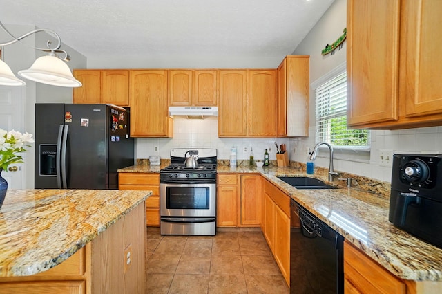 583 Marhurst Ct, Galloway, OH 43119 - kitchen with black appliances, under cabinet range hood, a sink, and backsplash