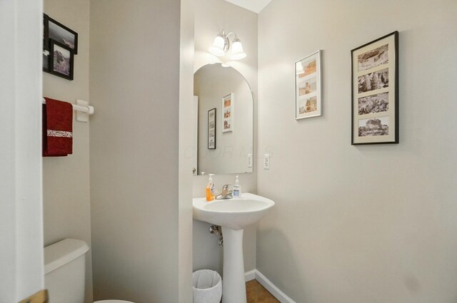 583 Marhurst Ct, Galloway, OH 43119 - half bath with toilet and baseboards