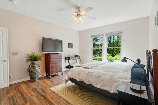 583 Marhurst Ct, Galloway, OH 43119 - bedroom featuring wood finished floors, baseboards, and a ceiling fan