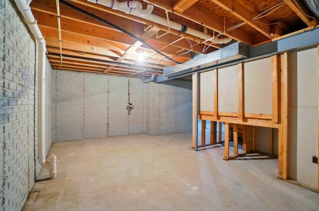 583 Marhurst Ct, Galloway, OH 43119 - unfinished below grade area featuring brick wall