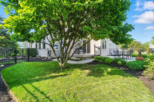 583 Marhurst Ct, Galloway, OH 43119 - view of yard featuring a patio
