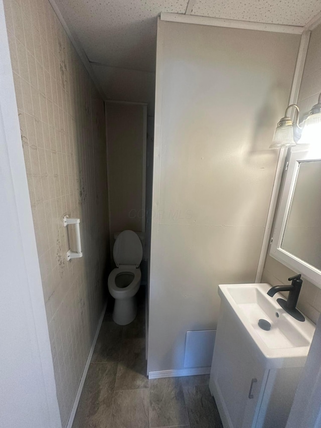 600 N Maple St, Lancaster, OH 43130 - half bath featuring vanity, toilet, and tile walls