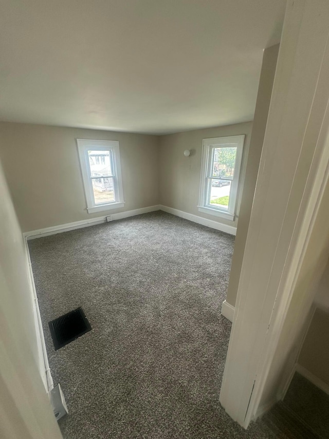 600 N Maple St, Lancaster, OH 43130 - carpeted empty room with baseboards