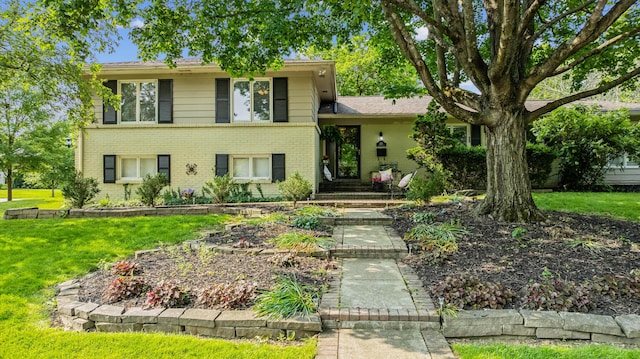 2171 Northam Rd, Columbus, OH 43221 - split level home featuring brick siding and a front yard