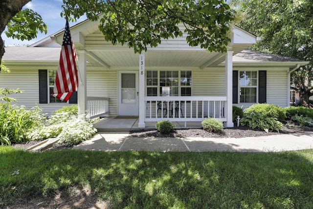 1318 Hillview Cir E, Newark, OH 43055 - bungalow with covered porch and roof with shingles