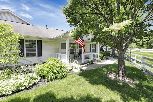 1318 Hillview Cir E, Newark, OH 43055 - view of front of house featuring a porch and roof with shingles