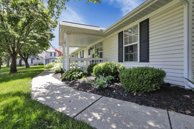 1318 Hillview Cir E, Newark, OH 43055 - view of property exterior with covered porch