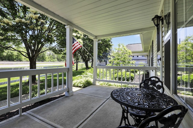 1318 Hillview Cir E, Newark, OH 43055 - view of porch