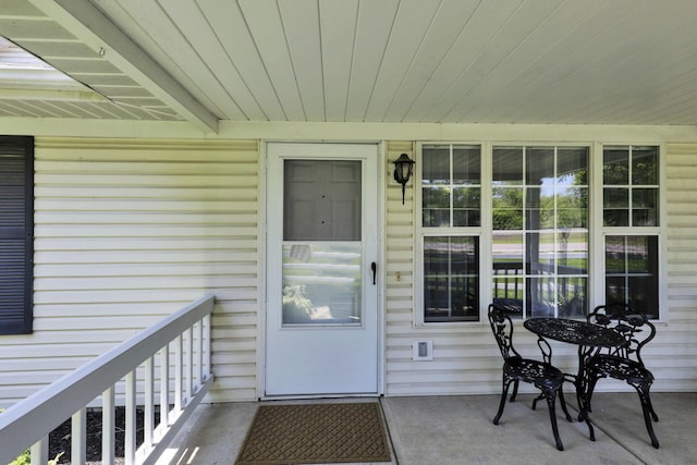 1318 Hillview Cir E, Newark, OH 43055 - doorway to property with covered porch