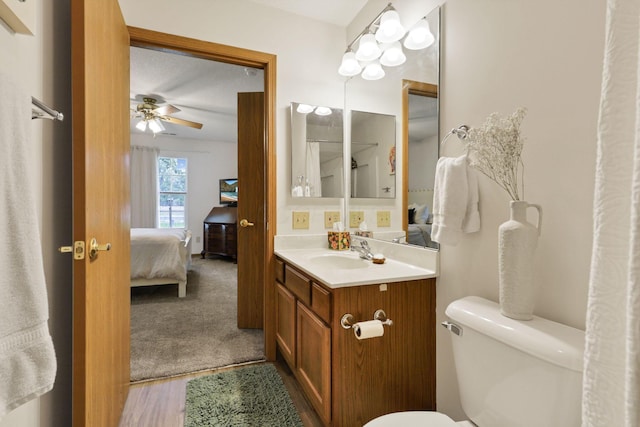 1318 Hillview Cir E, Newark, OH 43055 - bathroom featuring connected bathroom, vanity, toilet, a ceiling fan, and wood finished floors