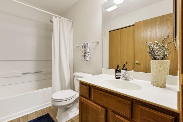 1318 Hillview Cir E, Newark, OH 43055 - bathroom with vanity, toilet, shower / bathtub combination with curtain, and wood finished floors