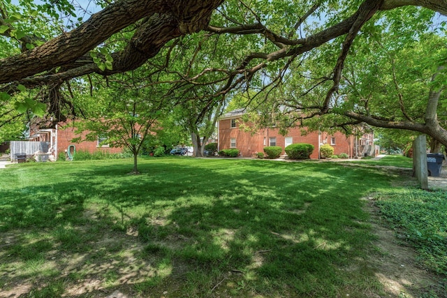 1775 NW Ct Unit 114 J, Columbus, OH 43212 - view of green lawn