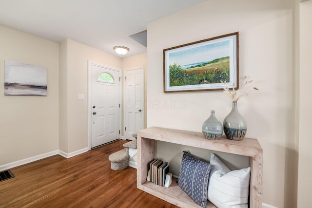 677 E Weisheimer Rd, Columbus, OH 43214 - foyer entrance featuring wood finished floors and baseboards