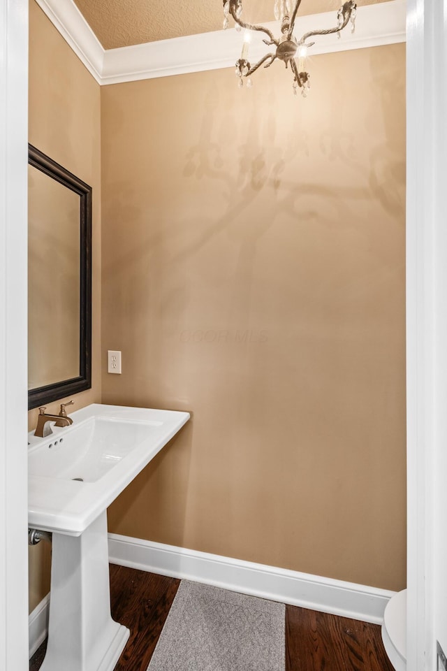 7908 Coldwater Dr, Powell, OH 43065 - bathroom featuring a chandelier, wood finished floors, and crown molding