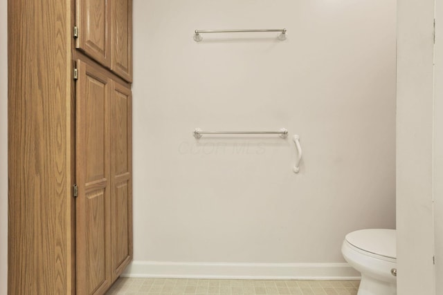 53 Stone House Ct, Newark, OH 43055 - bathroom with toilet and baseboards