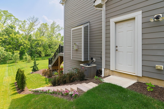 829 Pathlow Dr, Pickerington, OH 43147 - doorway to property featuring a lawn