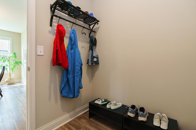 829 Pathlow Dr, Pickerington, OH 43147 - mudroom with wood finished floors and baseboards