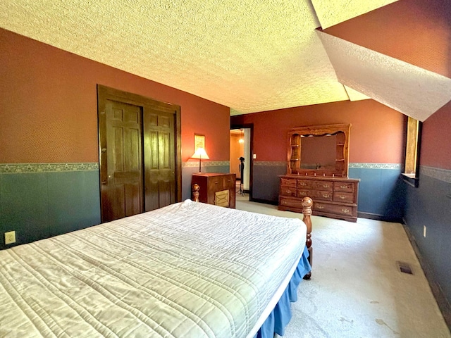 5401 Plantation Rd, Sunbury, OH 43074 - carpeted bedroom with a textured ceiling, a wainscoted wall, and a closet