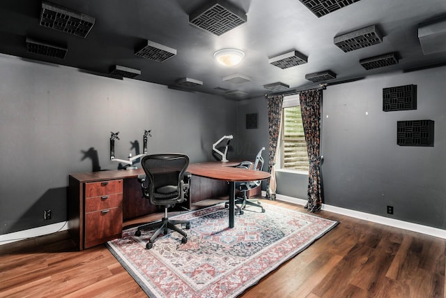 410 Acton Rd, Columbus, OH 43214 - home office with light wood-style floors