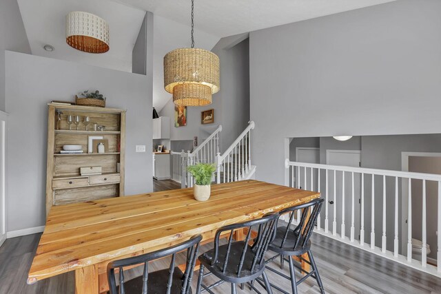 840 Gulliver Dr, Columbus, OH 43207 - dining area featuring wood finished floors, a chandelier, high vaulted ceiling, and baseboards