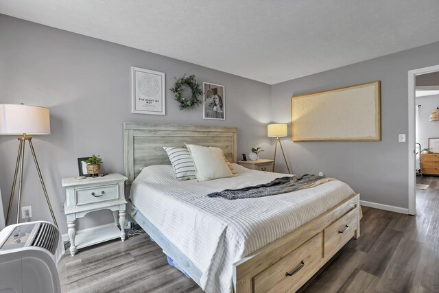 840 Gulliver Dr, Columbus, OH 43207 - bedroom with wood finished floors and baseboards