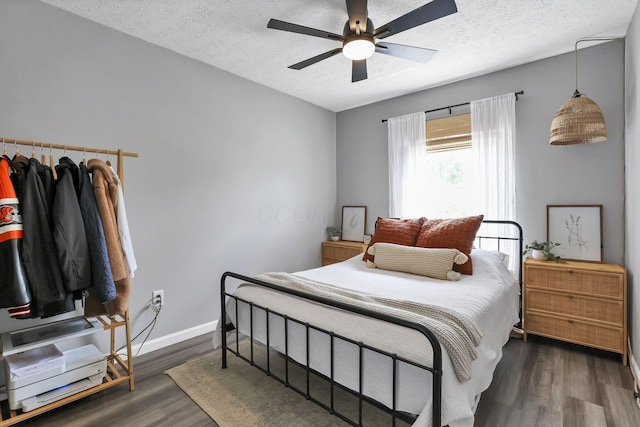 840 Gulliver Dr, Columbus, OH 43207 - bedroom featuring a textured ceiling, wood finished floors, baseboards, and a ceiling fan
